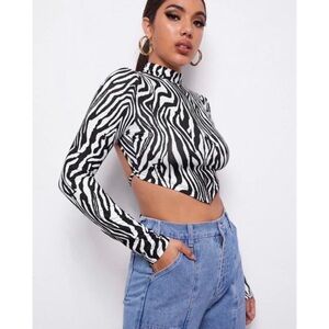 🔴4/$12 NWT SHEIN Zebra Print Long Sleeve Crop Top Size Large